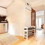 Cozy 2-Bedroom Apartment